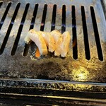 明月館 - 焼かれているミノ