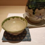 鮨 ひろ海 - 大盃を織部焼きの徳利とお猪口で