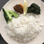 ラフィーの美しい森 新小岩店 - はじめて食うドリアンの種入り干し魚ペースト左とはじめて食う葉野菜ダラのペースト右要予約