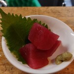 立ち飲みマルイチ - 足立市場 山善のマグロブツ280円