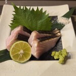 316442805 - 三重県は答志島沖合いで捕れるサワラを刺身で。