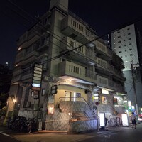 くずし寿司割烹 海月 - この建物の中二階部分になる。