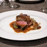 キャトルラパン - 肉料理 仔牛のフィレ肉とフォアグラのソテー　ポルト酒ソース