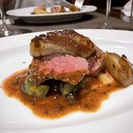 キャトルラパン - 肉料理 仔牛のフィレ肉とフォアグラのソテー　ポルト酒ソース