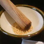 山下本気うどん - ミニすり鉢に白胡麻