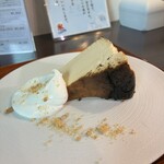 甘味屋 まるも - バスクチーズケーキ。