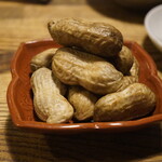 にほん酒と肴 酔音 - 生落花生の塩茹で