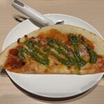 ライブキッチン COOKA - 席にサーブしてくださるピザ