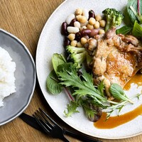 若鶏のハーブロースト レモンジンジャーソース