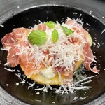 Trattoria Lino - 白桃と生ハムのカプレーゼ