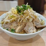 ラーメン骨々亭 - ラーメン＋もやし野菜