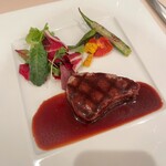 アルピーノ - 黒毛和牛フィレ肉のグリル　赤ワインソース　夏野菜のソテー添え