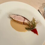 アルピーノ - カンパチのソテー柚庵風白ワインソース　バスク風ピパラード添え