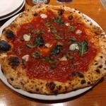 薪窯ピザ Loquace da MARIO - シチリアーナ　トマトソース多め！(*ﾟ∀ﾟ)　アンチョビ効いててしょっぱくてウマー