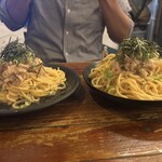 パンコントマテ - 右側➡️特盛　左側⬅️普通盛り