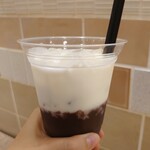 京らく製あん所 - 別の日：8月中旬のテイクアウト ひやししるこ紫紗(しさ)ラテ594円✨あんことミルクがさっぱり美味しい♡これは家でもやらなきゃ♪