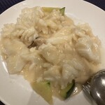 赤坂 四川飯店 - イカのミルク炒め･･･イカの火入れが絶妙で、優しい牛乳味がパンチの効いた四川料理の合間にgood！