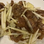 赤坂 四川飯店 - 牛サーロインと黄ニラの黒胡椒炒め･･･黄ニラのシャキシャキ感がサイコー！もちろんサーロイン肉も柔らかくて美味しかった！