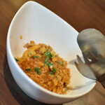 ワインバー バッカス - トリッパとひよこ豆のトマト煮（１，２００円）２０２５年８月