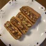 鎌倉紅谷 八幡宮前本店 - 切れ端だけど
                                味はいつものクルミっ子
                                
                                美味しい♡