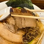 上田らあめん はち - 厚みもあります