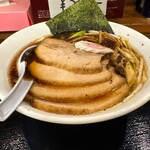 上田らあめん はち - 圧巻のチャーシュー