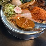 RAMEN HITONI YASASHIKU - 【辛魚（大辛）＝スープ】