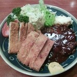 Tonkatsu Ando Suteki Okada - お昼の２種盛り定食、とんかつとハンバーグにしました♪