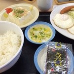 松屋 - 2014.10朝定食  ソーセージエッグW定食 小鉢は冷奴