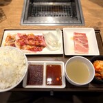 焼肉ライク - 料理写真:WカルビセットSライス大盛り（バラカルビ＆匠カルビ税込990円）＋限定クーポンの豚カルビハーフ