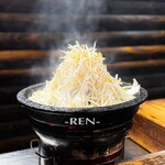 小樽ジンギスカン倶楽部　北とうがらし あざみ野店 - もやしタワー