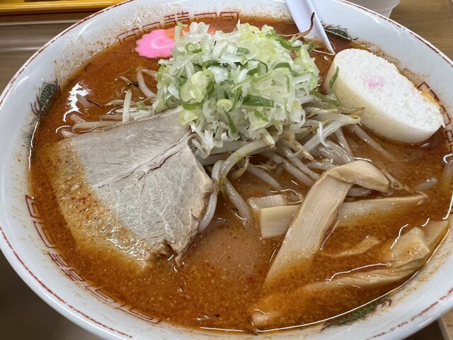 味の五十番 苫小牧店｜こってり豚骨ラーメンと餃子が人気の老舗