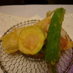 観山荘本館 - 【葉月の懐石膳　５４００円】「海老真薯・ズッキーニ・きすご・獅子唐・無花果の天ぷら」
      