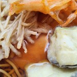 リカースタンド　ベルハウス - なすてんとごぼうてんのスキマになにかみえるよ