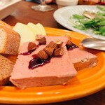 立飲・ビストロシン サンテ - 白レバーパテ、ソフトクリーム級のなめらかさ