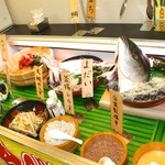 二代目　魚がし - 左の３点の刺身はお替わりして全部食べました。イクラはカラでした。