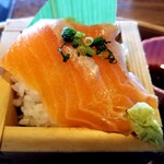 御影蔵 - サーモンの升飯。