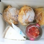 Idumiya - シューパイ、レアチーズケーキ、苺のプリン