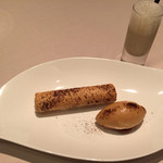 ロワゾー・パー・マツナガ - キャラメルアイスとヘーゼルナッツコルネ