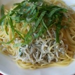 ペッシェヴィーノ - 大葉とジャコのパスタ（大盛り）