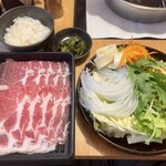 涮涮鍋壽喜燒Dontei 宇都宮鶴田店 - 豚ロース定食1309円