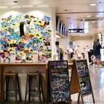 ニューコマツ - カウンター席がメインの大衆的な雰囲気