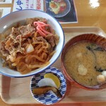 みずうみ - 牛丼（味噌汁付）　750円