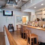 ふ・く・し食堂 RIN - 右奥がテーブル席