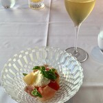 アル・ケッチァーノ  - ノンアルのプロセッコとカプレーゼ（接写）