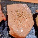 全席個室居酒屋 国産和牛肉寿司と海鮮 とろけ酒場 - 5種盛り合わせ(牛肉寿司)の上ミスジ
