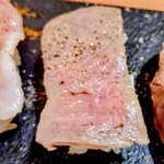 全席個室居酒屋 国産和牛肉寿司と海鮮 とろけ酒場 - 5種盛り合わせ(牛肉寿司)の牛赤身