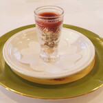 ポアブル - ランチコース　7370円 のレンズ豆とつぶ貝のサラダ ビーツのソース