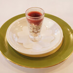 ポアブル - ランチコース　7370円 のレンズ豆とつぶ貝のサラダ ビーツのソース