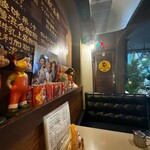 喫茶 マロン - ペコちゃんとコカコーラ缶